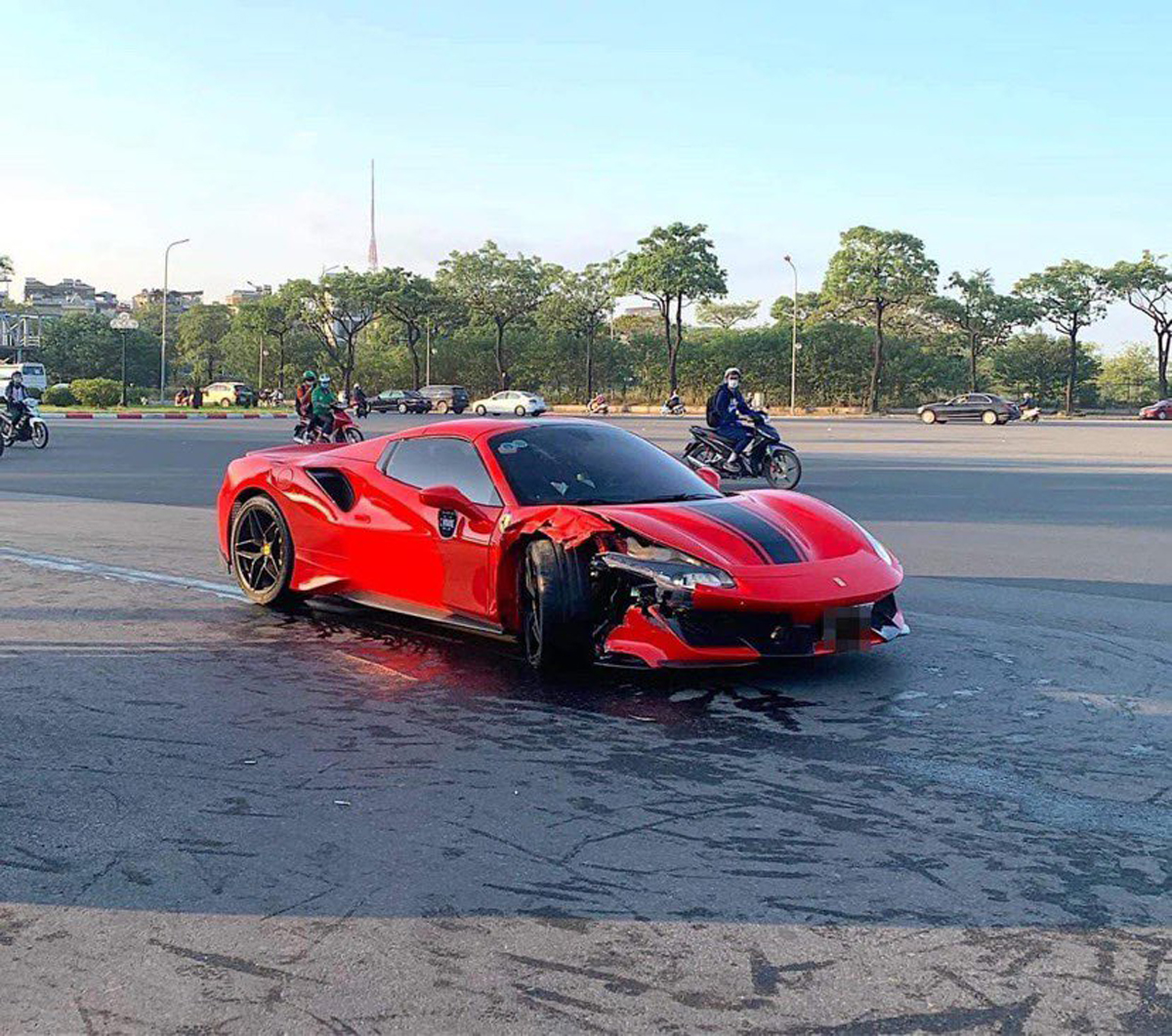 Hiện trường vụ siêu xe Ferrari va chạm với xe máy khiến 1 thiệt mạng - 5