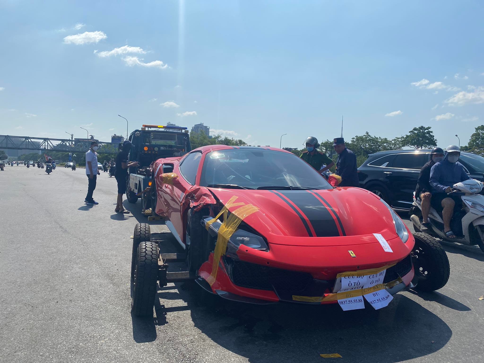 Hiện trường vụ siêu xe Ferrari va chạm với xe máy khiến 1 thiệt mạng - 13