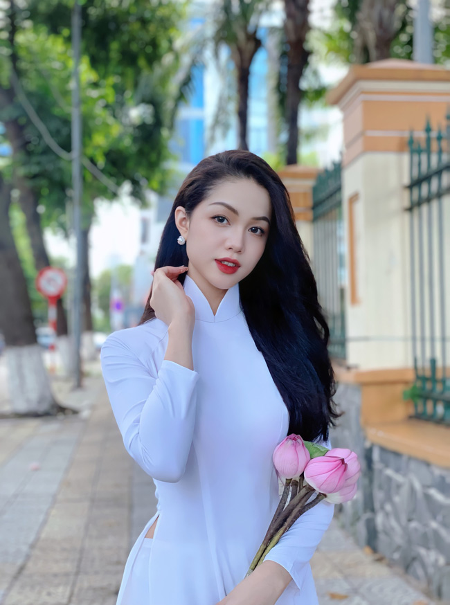 Phan Ngọc Thiện Mỹ (sinh năm 1999, quê Pleiku, Gia Lai) là hot girl phố núi nổi tiếng bởi nhan sắc xinh đẹp và cái tên lạ. 
