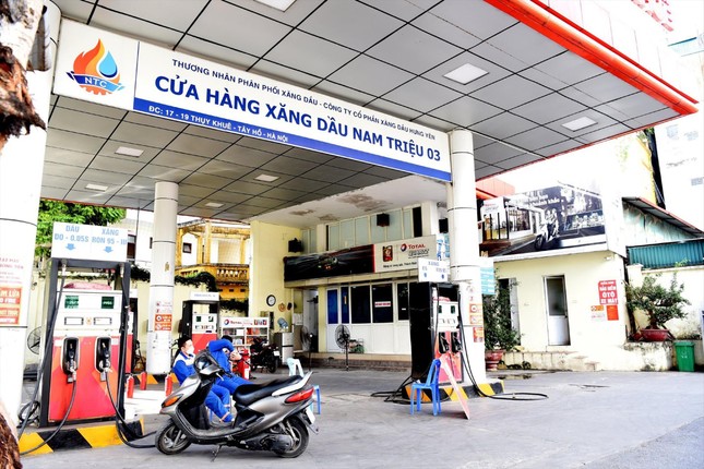 Nhiều cây xăng ở Hà Nội đóng cửa trong ngày 1/11. Ảnh: Nguyễn Bằng