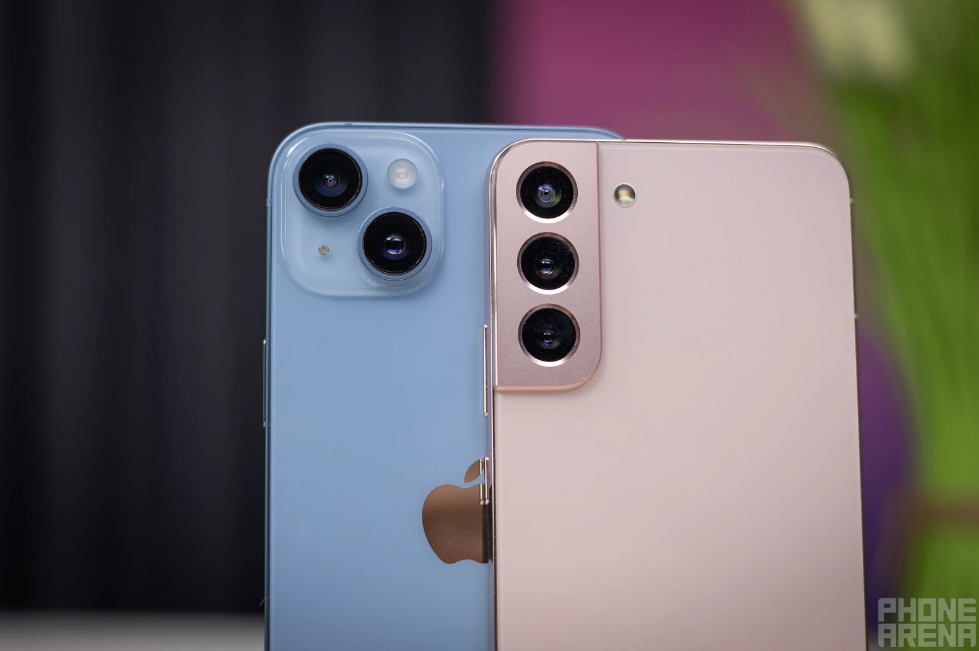 iPhone 14 Plus chỉ có camera sau kép.