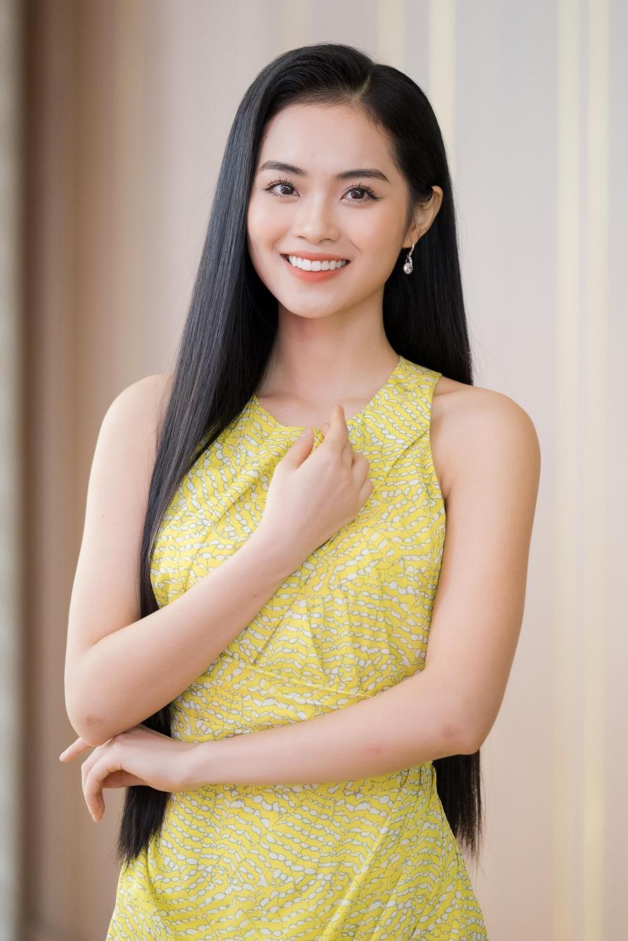 Nguyễn Phương Anh (SN 2002) đến từ Hải Phòng. Cô thi hoa hậu với mong muốn thực hiện hoá ước mơ của mẹ. Cô cho hay, mẹ của mình thần tượng hoa hậu Bùi Bích Phương nên đã ấp ủ việc cho cô thi hoa hậu từ khi còn nhỏ.