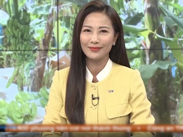 MC VTV trở lại dẫn bản tin ”Chào buổi sáng” sau hơn 1 tháng gặp sự cố ”vạ miệng”