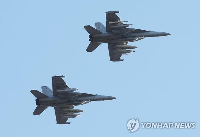 Hai máy bay tham gia đợt tập trận chung trên không của Mỹ - Hàn ngày 2/11. (Ảnh: Yonhap)