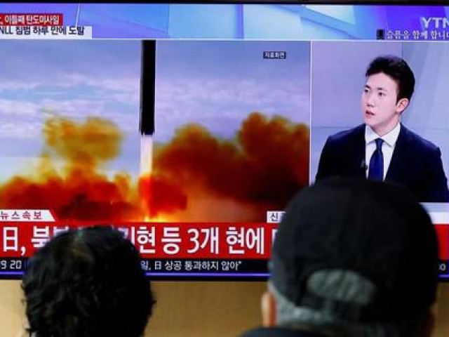Triều Tiên phóng tên lửa đạn đạo khiến Nhật phải phát cảnh báo cho người dân