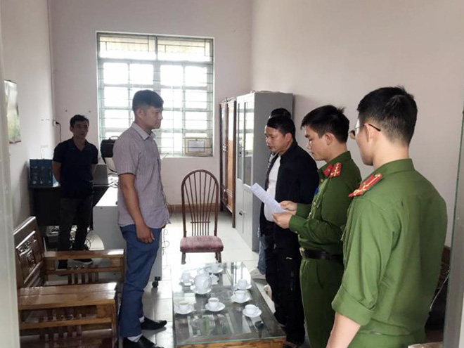 Ông Nông Văn Hoành bị bắt để điều tra về cáo buộc cấp Giấy chứng nhận quyền sử dụng đất cho người dân trên địa bàn sai quy định.