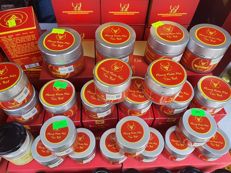 Nhung hươu tán bột được bán với giá 2 triệu đồng/hũ 50g.