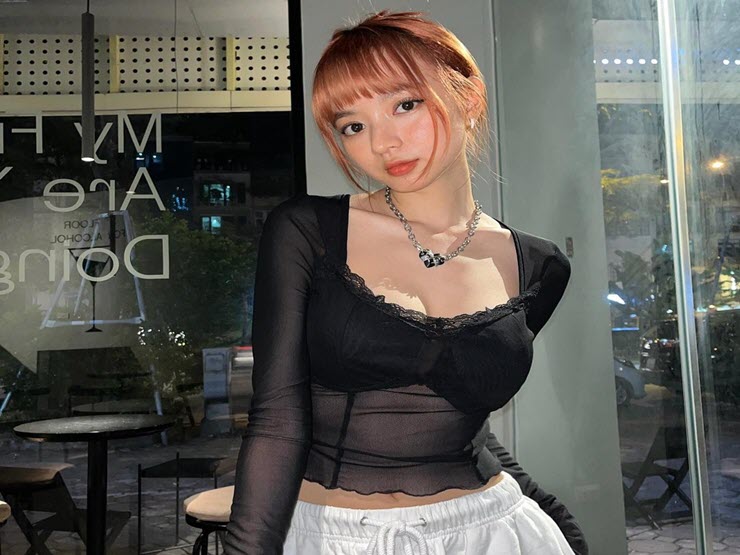 “Cuốn mắt” với vòng eo con kiến của nữ streamer Chi Củ Cải