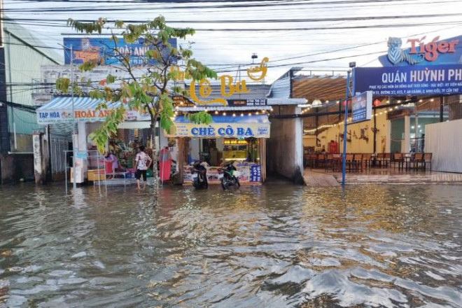 Một khu vực bị ngập nặng ở quận Ninh Kiều.