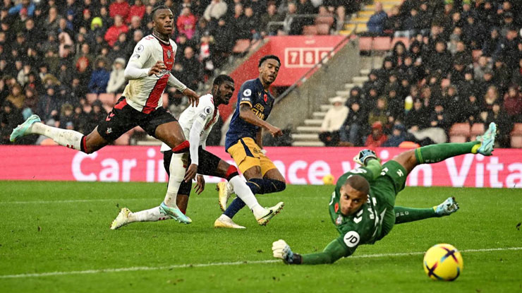 Cú sút rất hay của Joe Willock giúp Newcastle có bàn thắng thứ 3 vào lưới Southampton