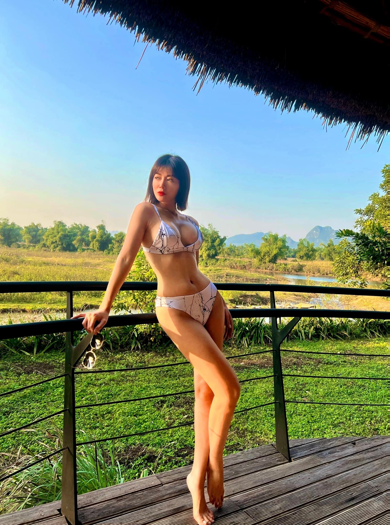 Loạt ảnh diện bikini mới của Thanh Hương