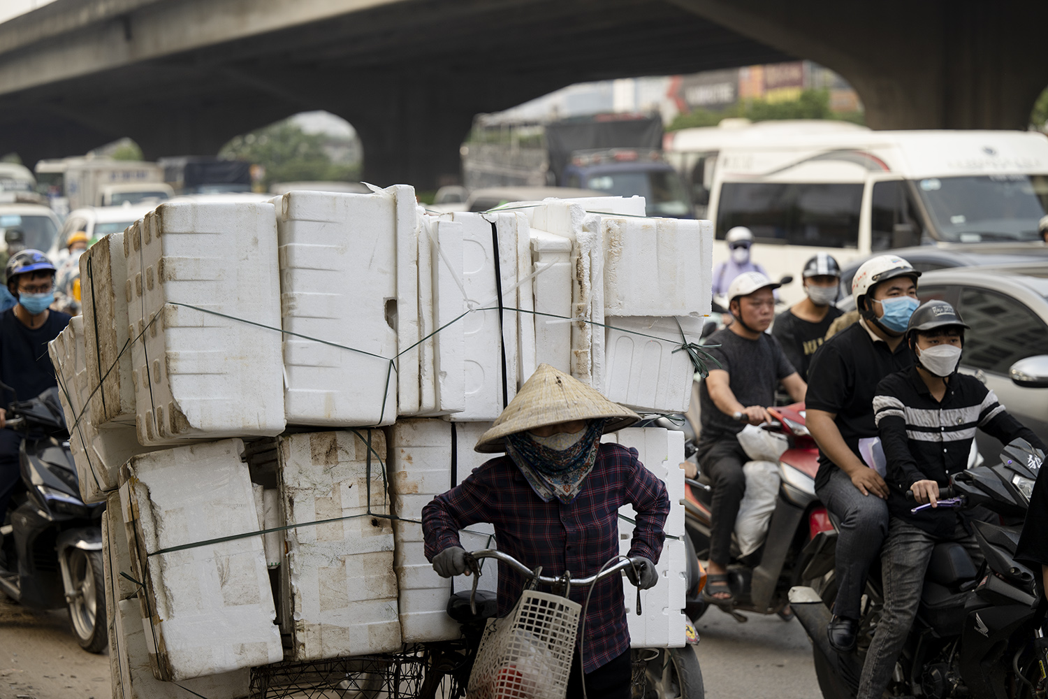 Lô cốt án ngữ giữa đường, nghìn người mướt mồ hôi tìm lối thoát - 14