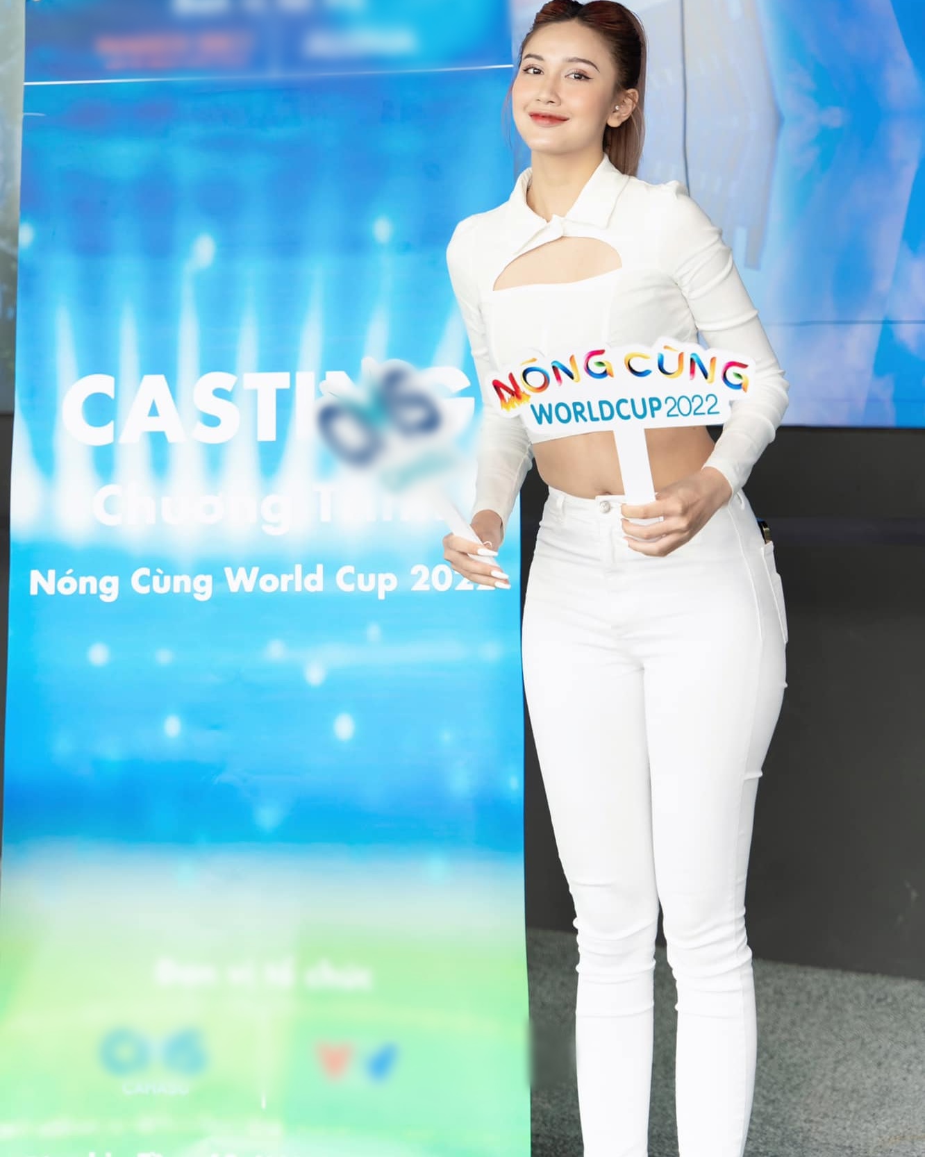 Hot girl &#34;mê&#34; CR7 khoe thềm ngực sexy, nổi bật giữa dàn người đẹp casting &#34;Nóng cùng World Cup 2022&#34; - 3