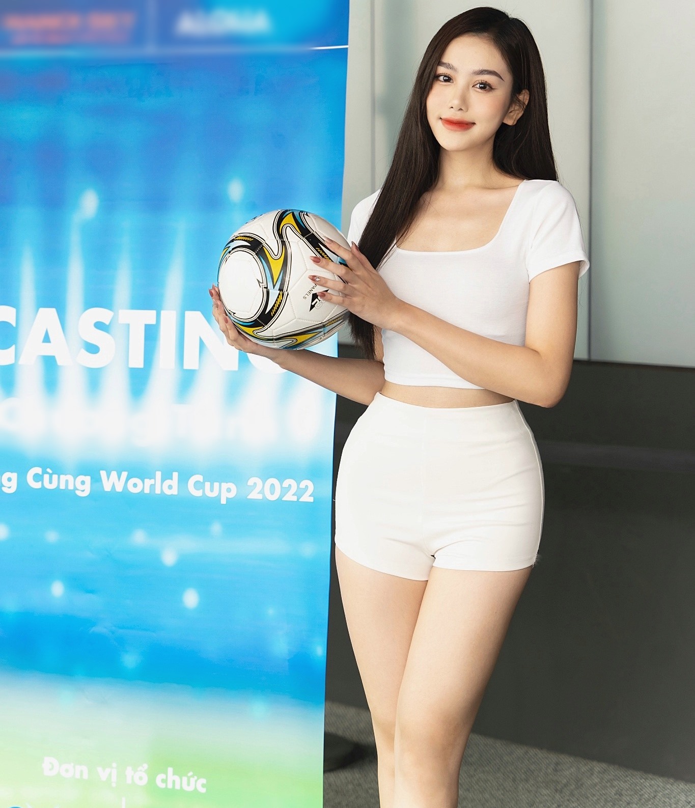 Hot girl &#34;mê&#34; CR7 khoe thềm ngực sexy, nổi bật giữa dàn người đẹp casting &#34;Nóng cùng World Cup 2022&#34; - 7