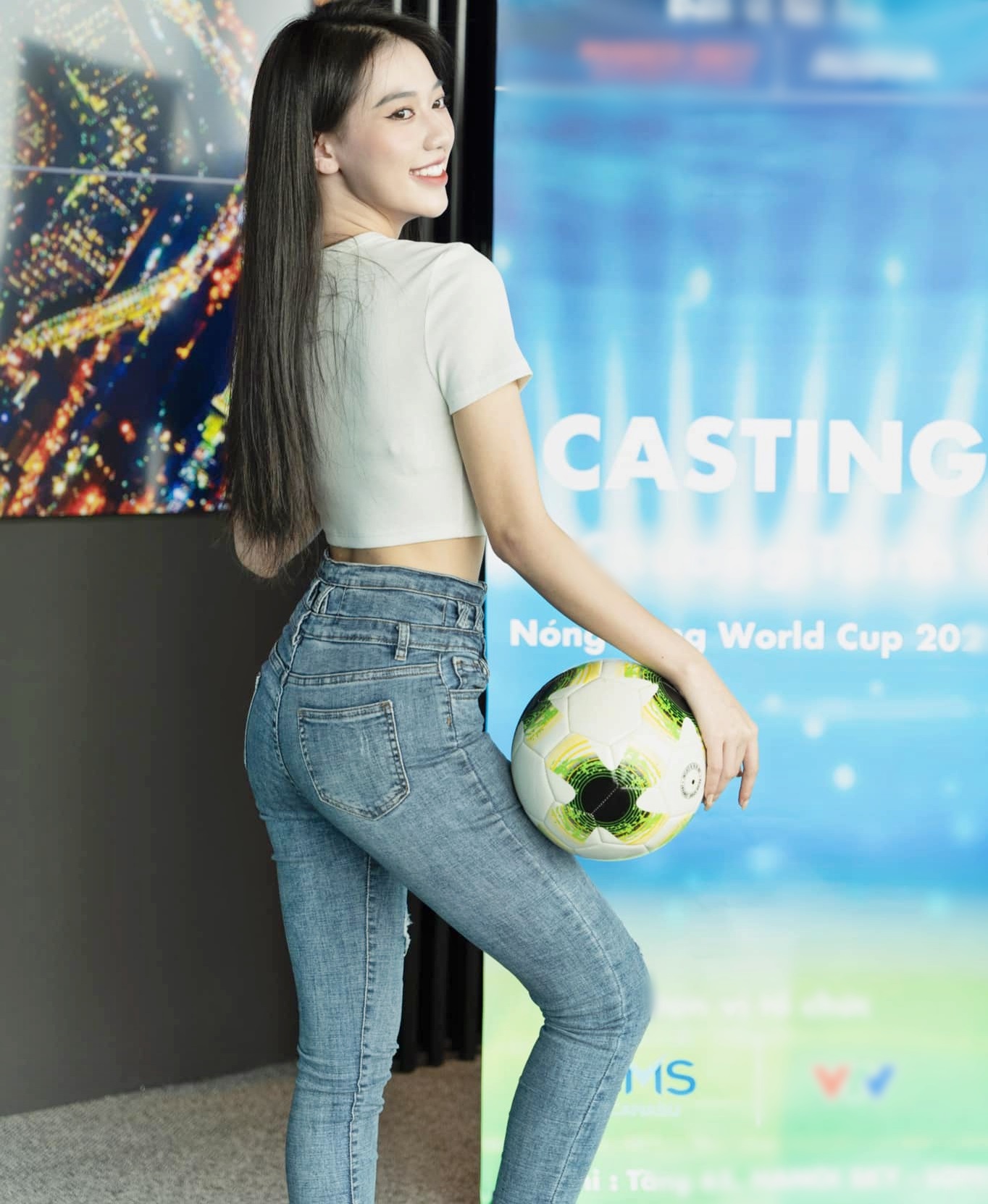 Hot girl &#34;mê&#34; CR7 khoe thềm ngực sexy, nổi bật giữa dàn người đẹp casting &#34;Nóng cùng World Cup 2022&#34; - 6