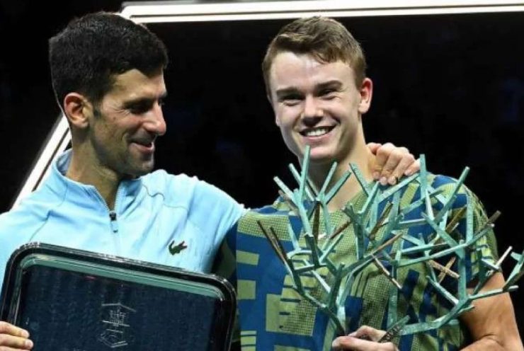 Holger Rune đánh bại Djokovic để vô địch Paris Masters