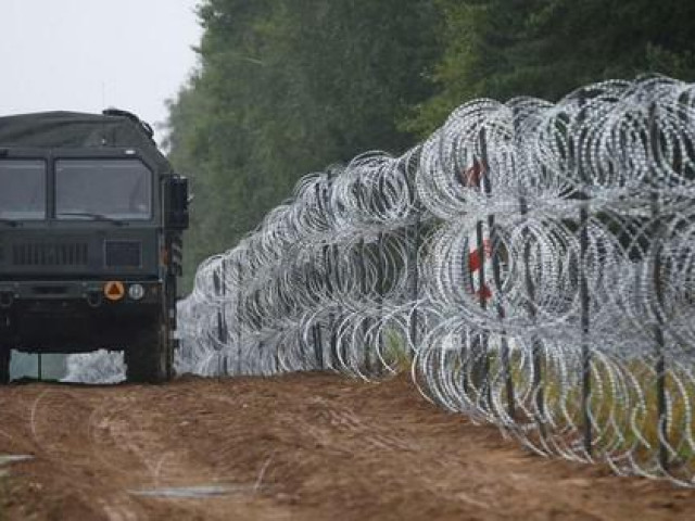 Ba Lan bắt đầu dựng hàng rào dọc biên giới với vùng lãnh thổ Kaliningrad thuộc Nga