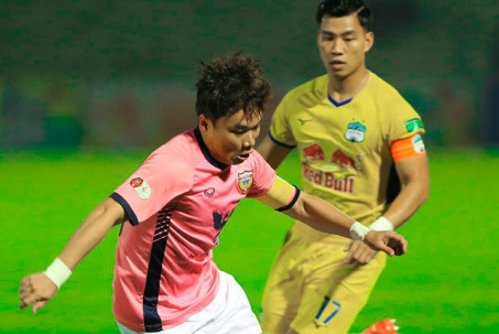 Video bóng đá Hà Tĩnh - HAGL: Chống trả kiên cường, đua trụ hạng gay cấn (V-League)