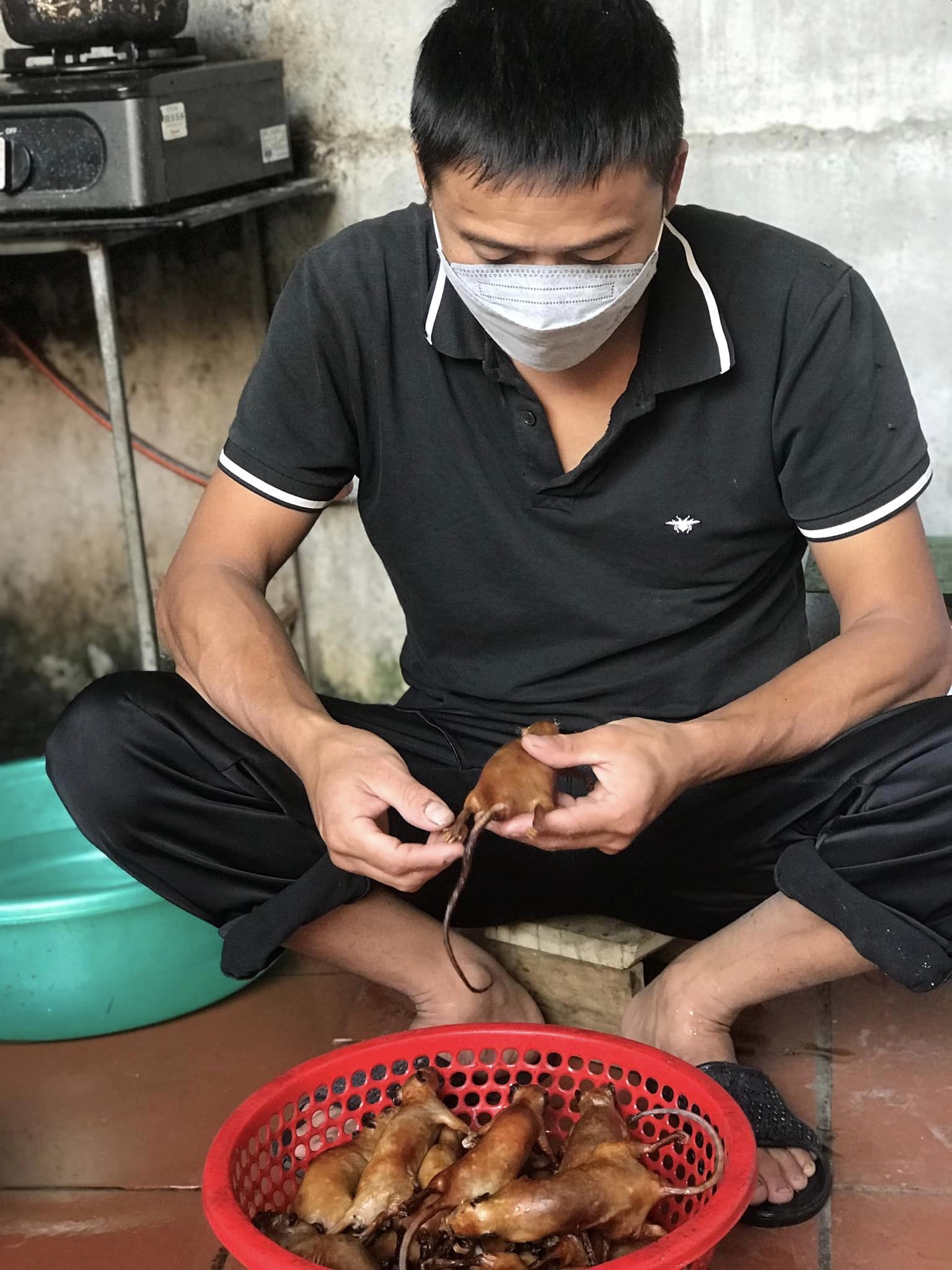 Anh cho biết mỗi ngày có thể kiếm được cả triệu đồng nhờ&nbsp;bán thịt chuột.