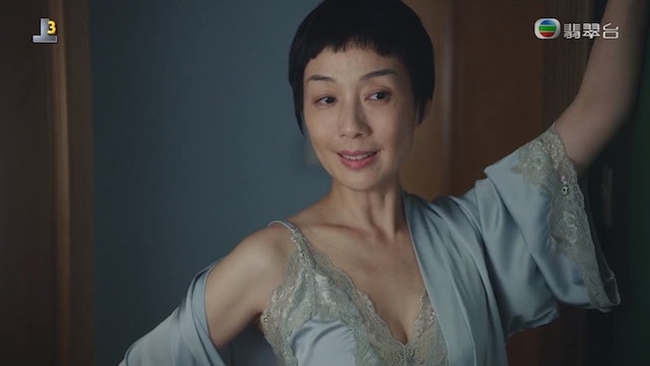 Phân cảnh nhân vật của Giang Mỹ Nghi mặc váy ngủ để quyến rũ chồng nhưng không thành công tạo được nhiều tiếng cười cho khán giả. 
