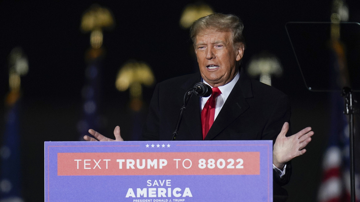 Ông Trump tham gia mít tinh ủng hộ ứng viên đảng Cộng hòa ở bang Ohio vào ngày 7/11.