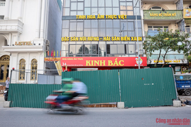 Cận cảnh những lô cốt án ngữ cả một tuyến phố ở Hà Nội - hình ảnh 8