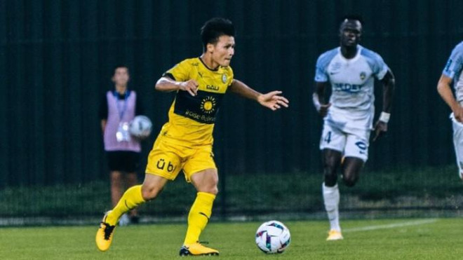 Quang Hải không còn nhiều cơ hội ra sân trong màu áo Pau FC