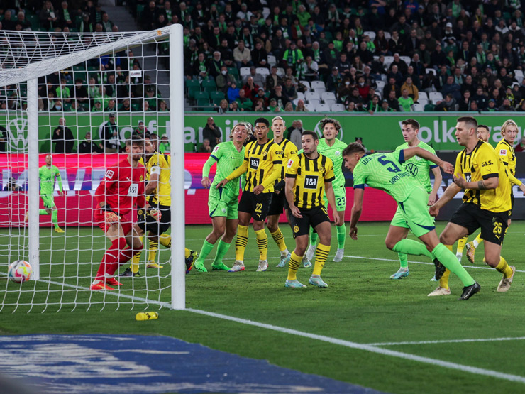 Video bóng đá Wolfsburg - Dortmund: Phung phí cơ hội, trả giá cực đắt (Vòng 14 Bundesliga)