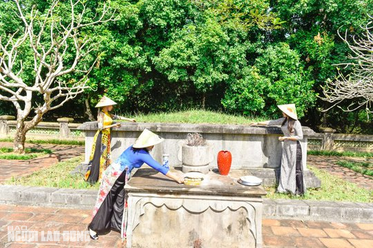 Ngất ngây với con đường hoa vàng rực ở Lam Kinh - 10