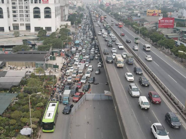 Vụ rào chắn đường Nguyễn Xiển gây ùn tắc: Sở GTVT Hà Nội đưa giải pháp