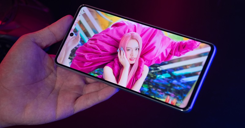 iPhone 11 vs Galaxy A73: Chênh nhau 1 triệu đồng mua máy nào dùng sướng hơn? - 3