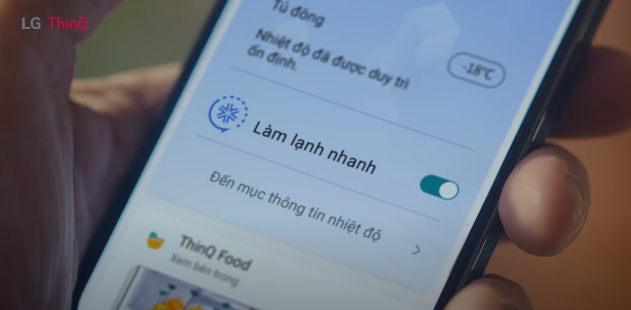 Những buổi tụ họp bạn bè đều sẽ có LG ThinQ ở đó phụ giúp bạn chuẩn bị đồ ăn thức uống một cách nhanh chóng nhất.