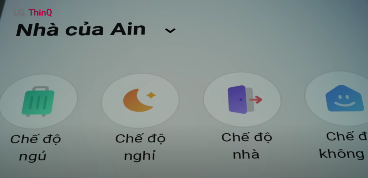 Thông qua LG ThinQ, bạn có thể dễ dàng kiểm soát hoạt động của các thiết bị điện tử trong nhà chỉ với một chạm, vừa tiết kiệm thời gian và công sức, vừa tiết kiệm điện và tăng tuổi thọ của máy móc.