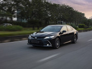 Tin tức ô tô - Giá xe Toyota Camry niêm yết và lăn bánh tháng 11/2022