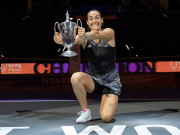 Thể thao - Caroline vô địch WTA Finals, ghi dấu hàng loạt kỳ tích đáng kinh ngạc