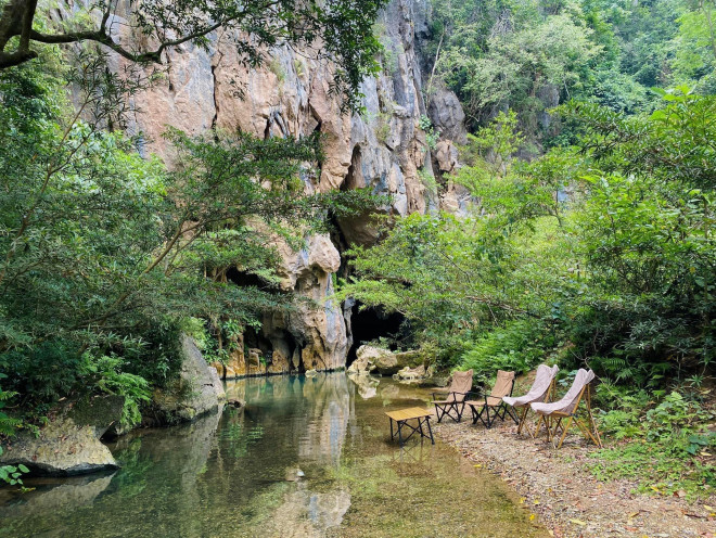 3 hang động đẹp nao lòng lại không khó chinh phục ở Quảng Bình - hình ảnh 3