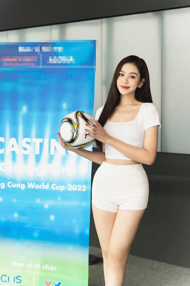 Đến hẹn lại lên, năm nay chương trình “Nóng cùng World Cup” trở lại với sự góp mặt của 32 bóng hồng xinh đẹp.
