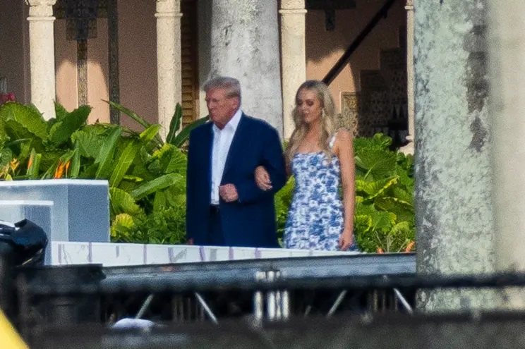 Ông Trump tham gia tập duyệt trước lễ cưới của con gái Tiffany, 29 tuổi.