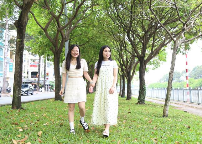 Điểm check in mới của giới trẻ Sài thành: Hàng cây lộc vừng thay lá đậm sắc thu - hình ảnh 11