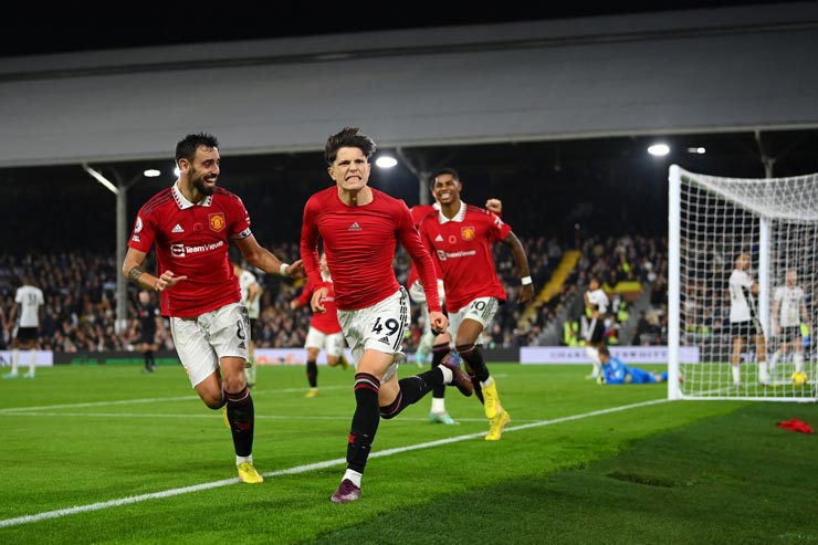 MU thắng nhọc Fulham 2-1 để áp sát top 4 giải Ngoại hạng Anh khi duy trì cách biệt 3 điểm