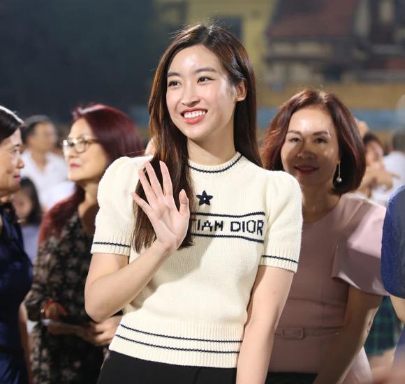 Làm vợ thiếu gia tập đoàn nghìn tỷ, Đỗ Mỹ Linh vẫn diện đi diện lại chiếc áo 60 triệu - hình ảnh 2