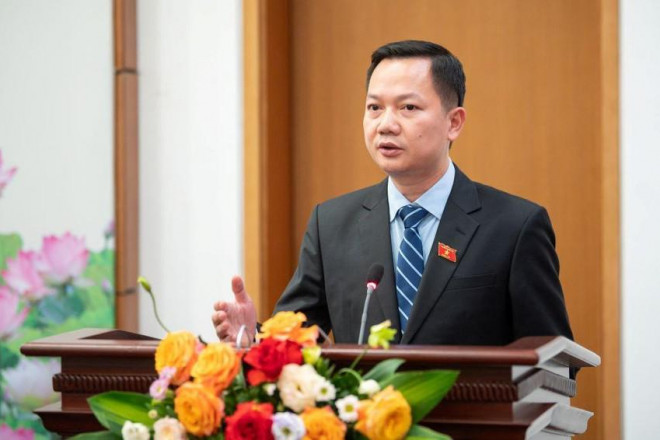 ĐB Trịnh Xuân An, Ủy viên chuyên trách Ủy ban Quốc phòng - An ninh trả lời báo chí. Ảnh: P.T