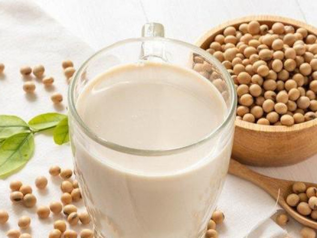 Sữa đậu nành ”ngon - bổ - rẻ” nhưng uống sai cách dễ gây ngộ độc, thậm chí ”rước họa vào thân”