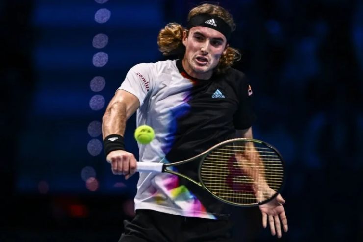 Tsitsipas đánh bại Medvedev