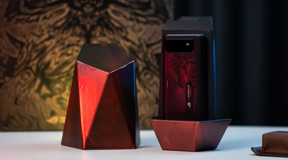 Asus ROG Phone 6 Diablo Immortal Edition.