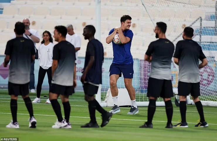 Trung vệ&nbsp;Harry Maguire&nbsp;cản phá một cú sút&nbsp;trong loạt sút luân lưu đầy thú vị