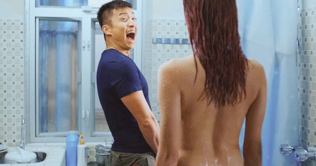Cảnh tắm chung của mỹ nhân 27 tuổi với sao nam U70 có hot hơn chân dài này? - hình ảnh 2