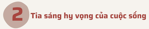 “Thầy giáo làng” viết chữ bằng miệng: Thành quả diệu kỳ từ đôi môi rớm máu - 9