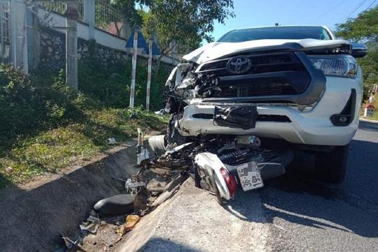 Nguyên nhân ban đầu vụ ôtô của trưởng công an thị trấn va chạm xe máy khiến 2 người tử vong - hình ảnh 1
