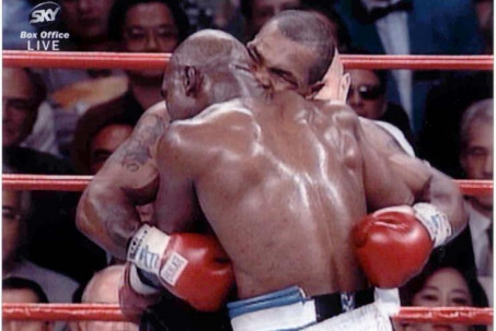 5 trận Boxing điên rồ nhất lịch sử: 1 giây đã thua, Tyson cắn tai đối thủ